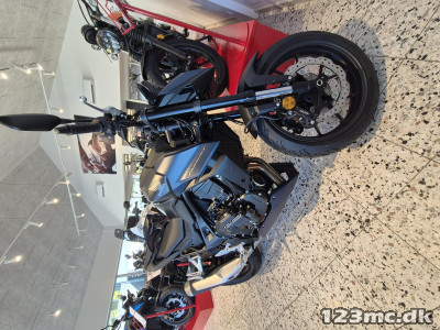 Honda CB 750 Hornet E-Clutch