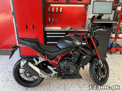 Honda CB 750 Hornet E-Clutch