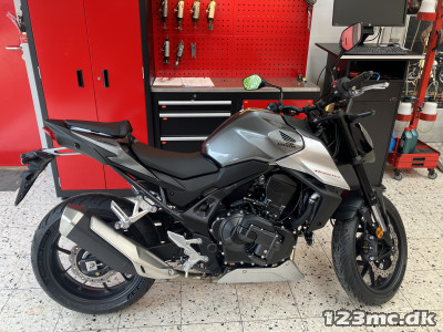 Honda CB 750 Hornet E-Clutch