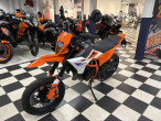 2026 KTM 390 SMC R 2026 KTM 390 SMC R