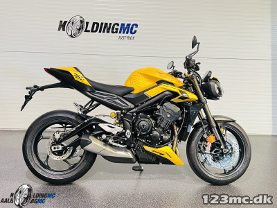Triumph Street Triple RS Cosmic Yellow