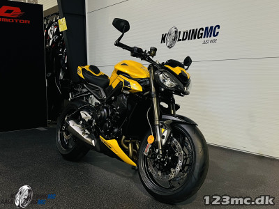 Triumph Street Triple RS Cosmic Yellow