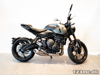 Triumph Trident 660 DEMO