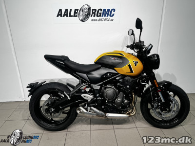 Triumph Trident 660 Cosmic Yellow