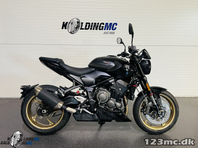Triumph Trident 800 Jet Black