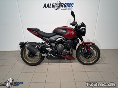 Triumph Trident 800 Carnival Red