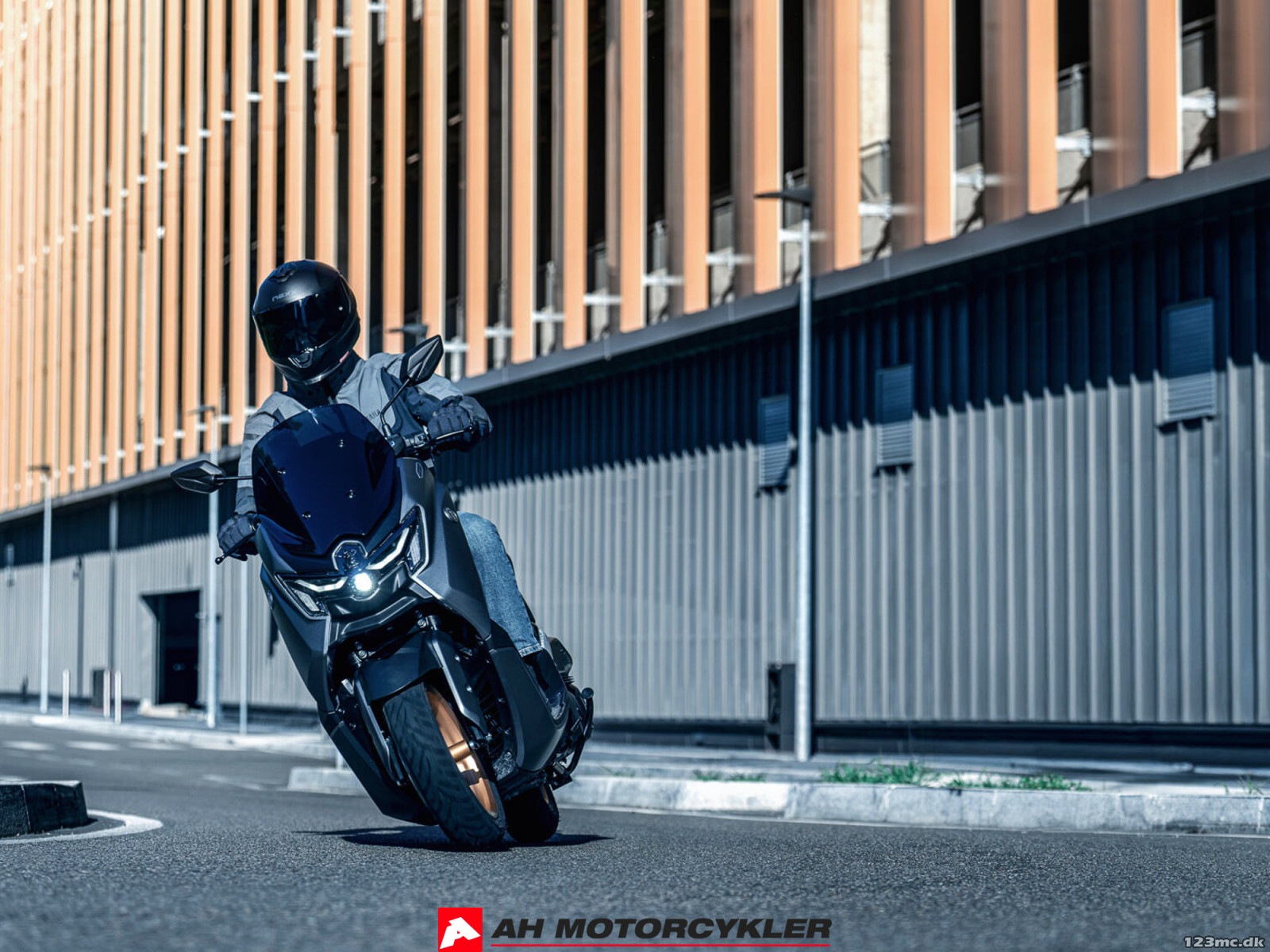 N Max R8 Ny Yamaha N-Max 155 Tech MAX Midnight Black 2026 til salg - 123mc