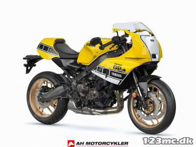 Yamaha XSR 900 GP Legend Yellow