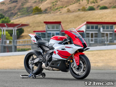 Yamaha YZF R9