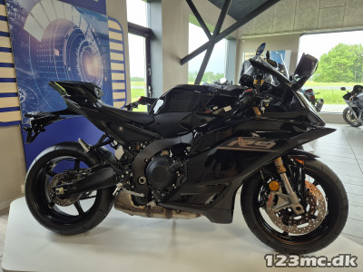 Yamaha YZF R9