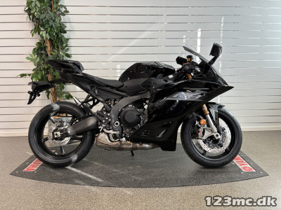 Yamaha YZF R9 - Tech Black