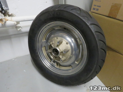 Fælg med dæk, V - max