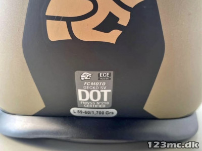 FC Moto hjelm str. L