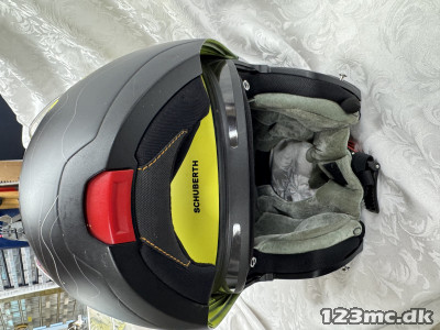 Schuberth C4 hjelm