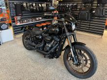 `${motorcycle.brand} ${motorcycle.model}`