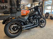 `${motorcycle.brand} ${motorcycle.model}`