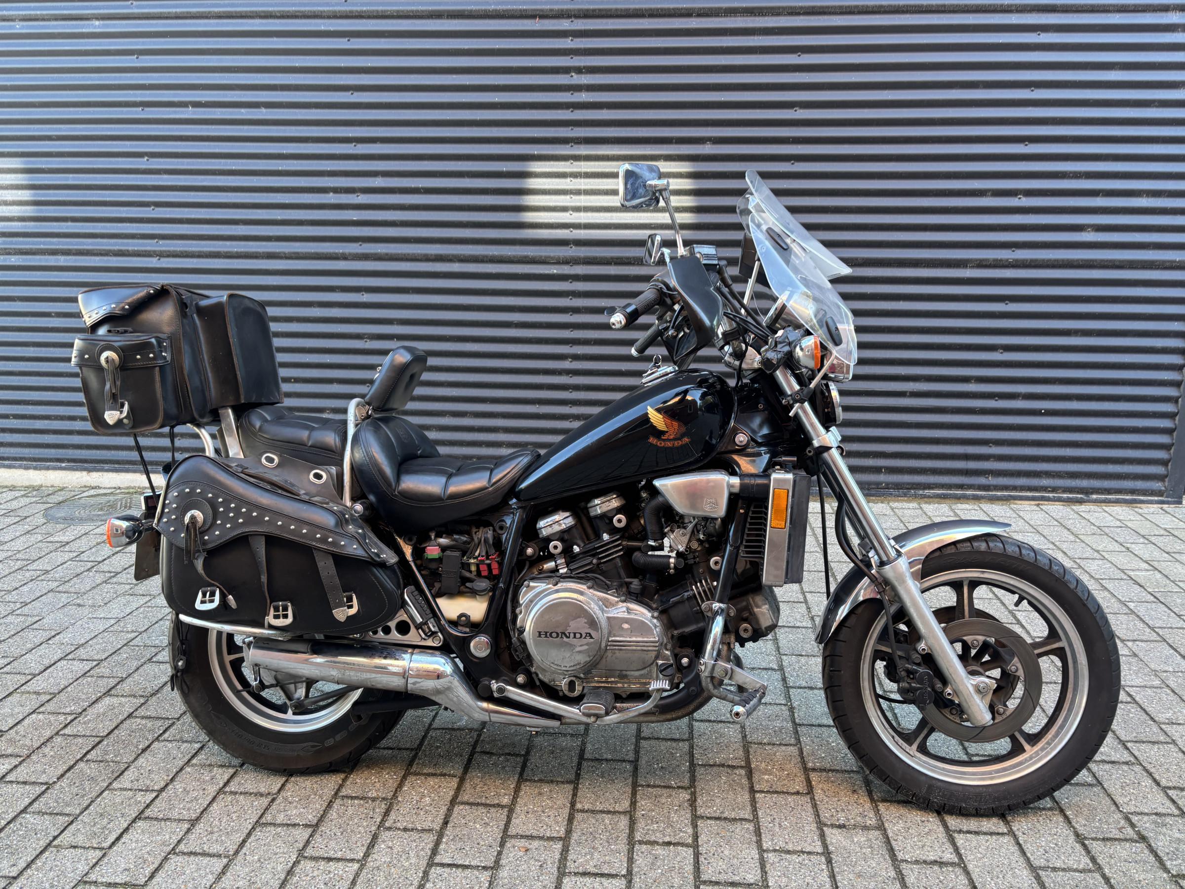 Honda VF 700