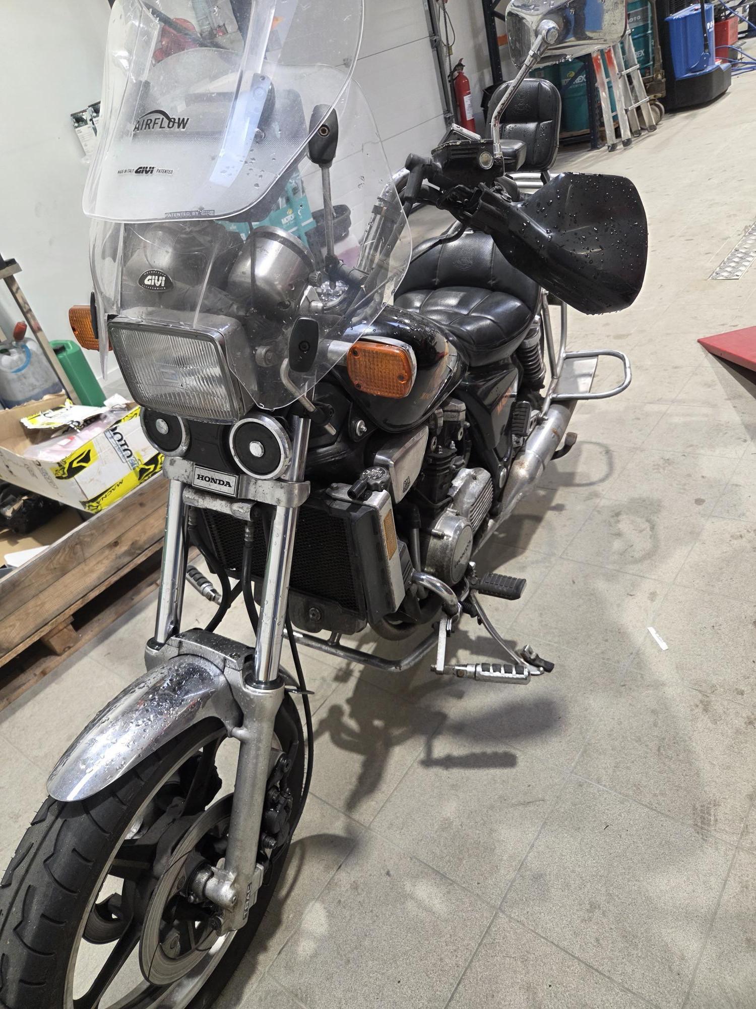 Honda VF 700