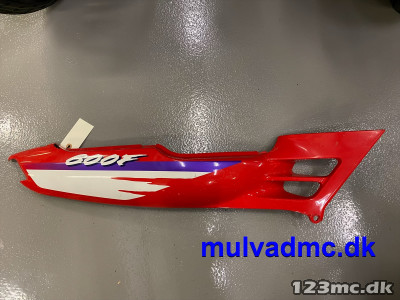 Kåbe under sæde højre