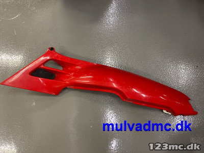 Kåbedel under sæde højre