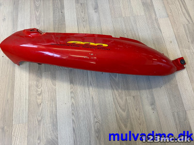 Kåbedel under sæde højre side