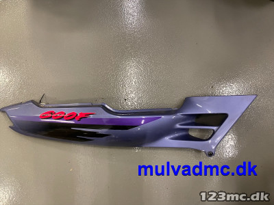 Kåbeside under sæde højre