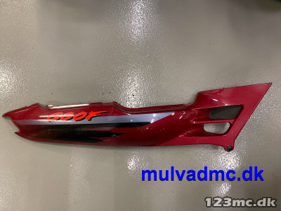 Kåbeside under sæde højre