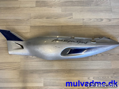 Plastdel under sæde