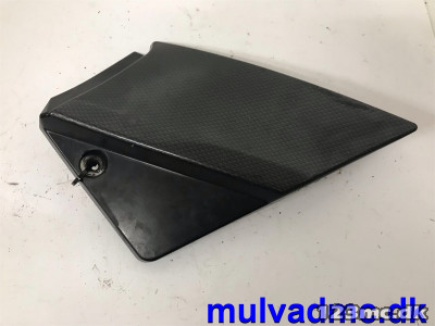 Side dæksel under sæde