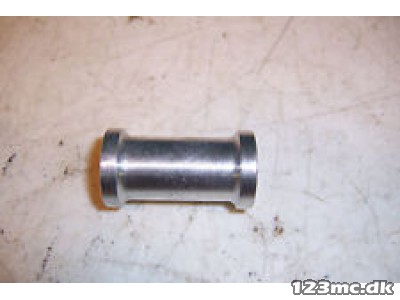 11611-24F00 SPACER,ENG MTG(L47)
