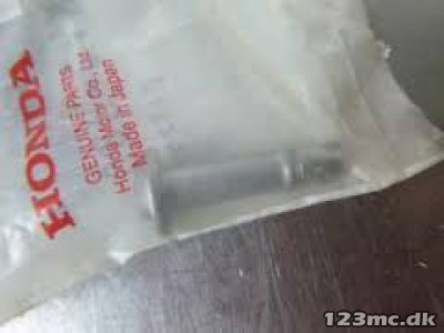 64512-KV3-830	STUD,6X22