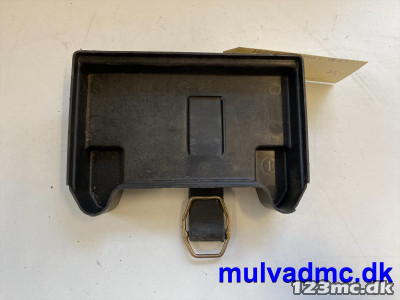 Afdækning v batteri