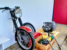 BMW R/60: Motor, komplet forgaffel, saddel, m.m