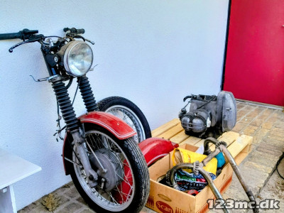 BMW R/60: Motor, komplet forgaffel, saddel, m.m