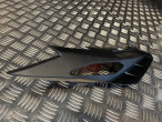 Cover side 1 / UR For MDNM6, BS2-21711-00-P0 til Yamaha MT-09