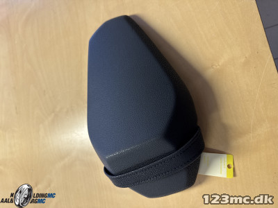 Kawasaki SEAT-ASSY,RR,BLACK+BL Z900