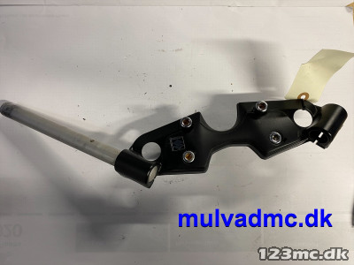 Øvre gaffelbro mangler venstre styr