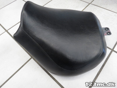 Sæde, Suzuki VZ800 205-09