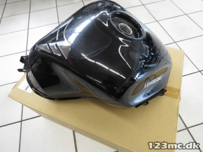 Tank, Kawasaki Ninja 1000SX