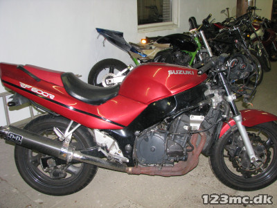 Suzuki RF600