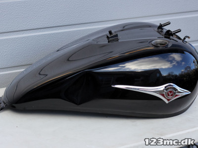 Benzintank til Kawasaki VN 900 Custom årg. 07