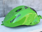 Benzintank til Kawasaki ZX 10 R årg. 04, 51083-5124-7F