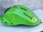 Benzintank til Kawasaki ZX 10 R årg. 04, 51083-5124-7F