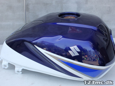 Benzintank til Suzuki GSX 1400 årg. 04