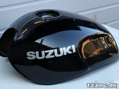 Benzintank til Suzuki GSX 750 årg. 98-01