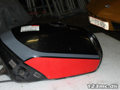 Benzintank til Suzuki GSX 750 ES