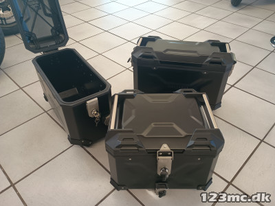 Alutaskesæt sort. Suzuki DL650 / DL1050