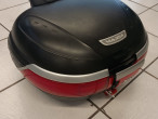 Givi Maxia topboks, med ryglæn.