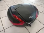 GIVI Topboks Monokey 47L - Carbon Cover Rød Reflex