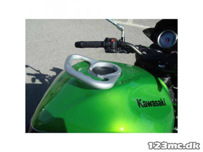 Puig håndtag til passager - udført i aluminium.